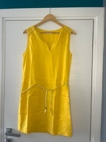 🔹 Robe d’Été Jaune avec Ceinture – Cache Cache 🔹