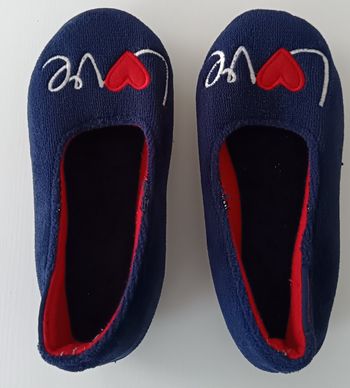 Chaussons Isotoner pointure 32 neufs