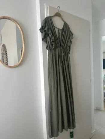 Robe longue Halara vert kaki – Taille S – Neuve avec étiquette