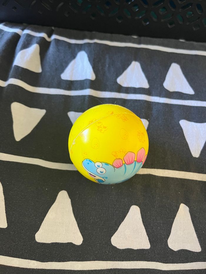 Petite balle en mousse dinosaure - photo numéro 2