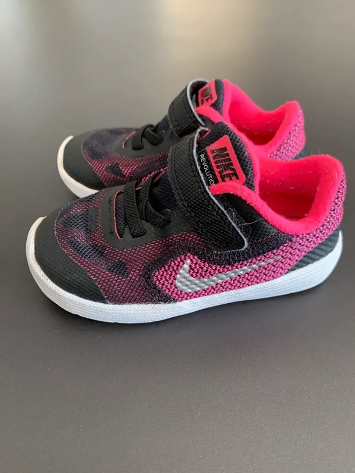 Basket Nike taille 23,5
