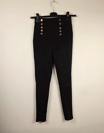 Pantalon noir élastique.