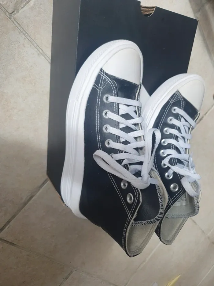 Converse noire - photo numéro 3