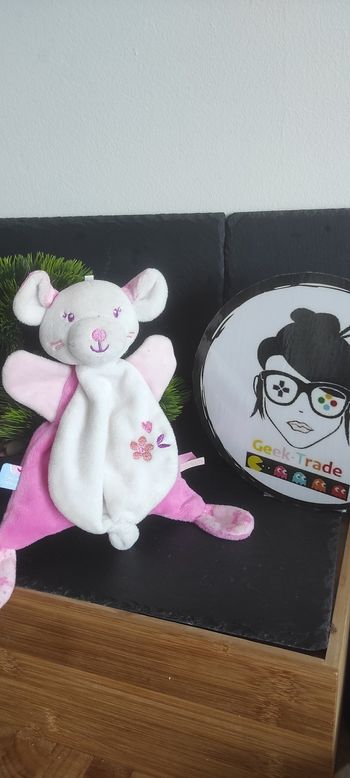 doudou souris sucre d'orge blanc rose fleur tablier noeud triangle violet coeur