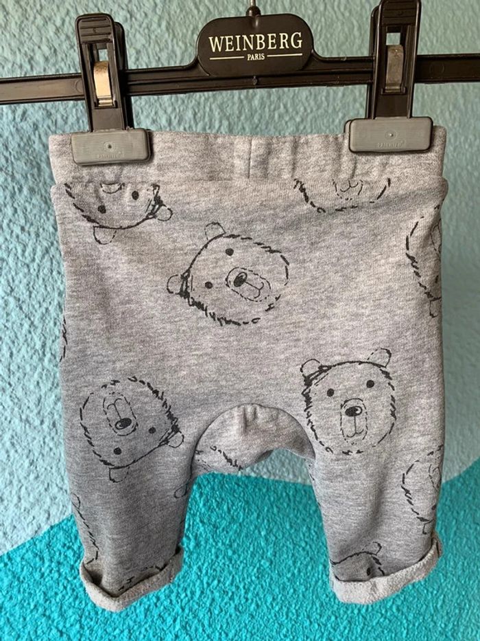 Jogging Orchestra oursons 3 mois TBE (4€) - photo numéro 3