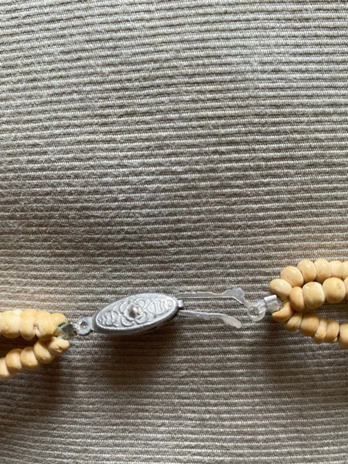 Collier en bois et pierres de lave - photo numéro 4