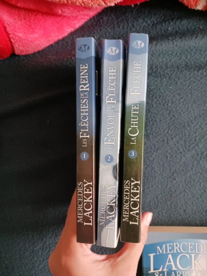 Trilogie Hérault de Valdemar + integrale La guerre des mages - Mercedes Lackley - photo numéro 2