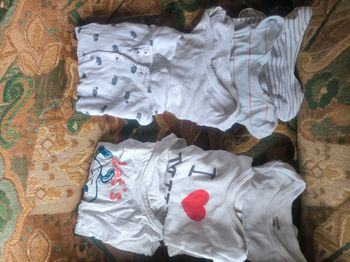 Lot bodies 18 mois