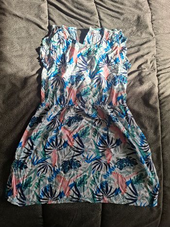 Jolie robe fille taille 10ans. Très bon état. Marque gemo