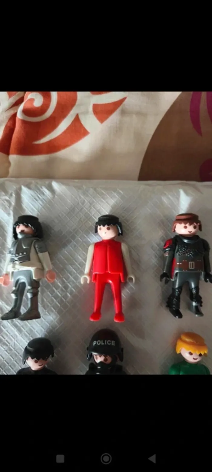 Lot 13 Personnages Playmobil - photo numéro 2