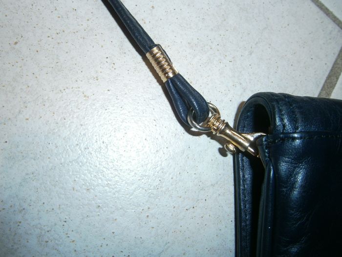 Sac à mains en cuir bleu marine - photo numéro 8