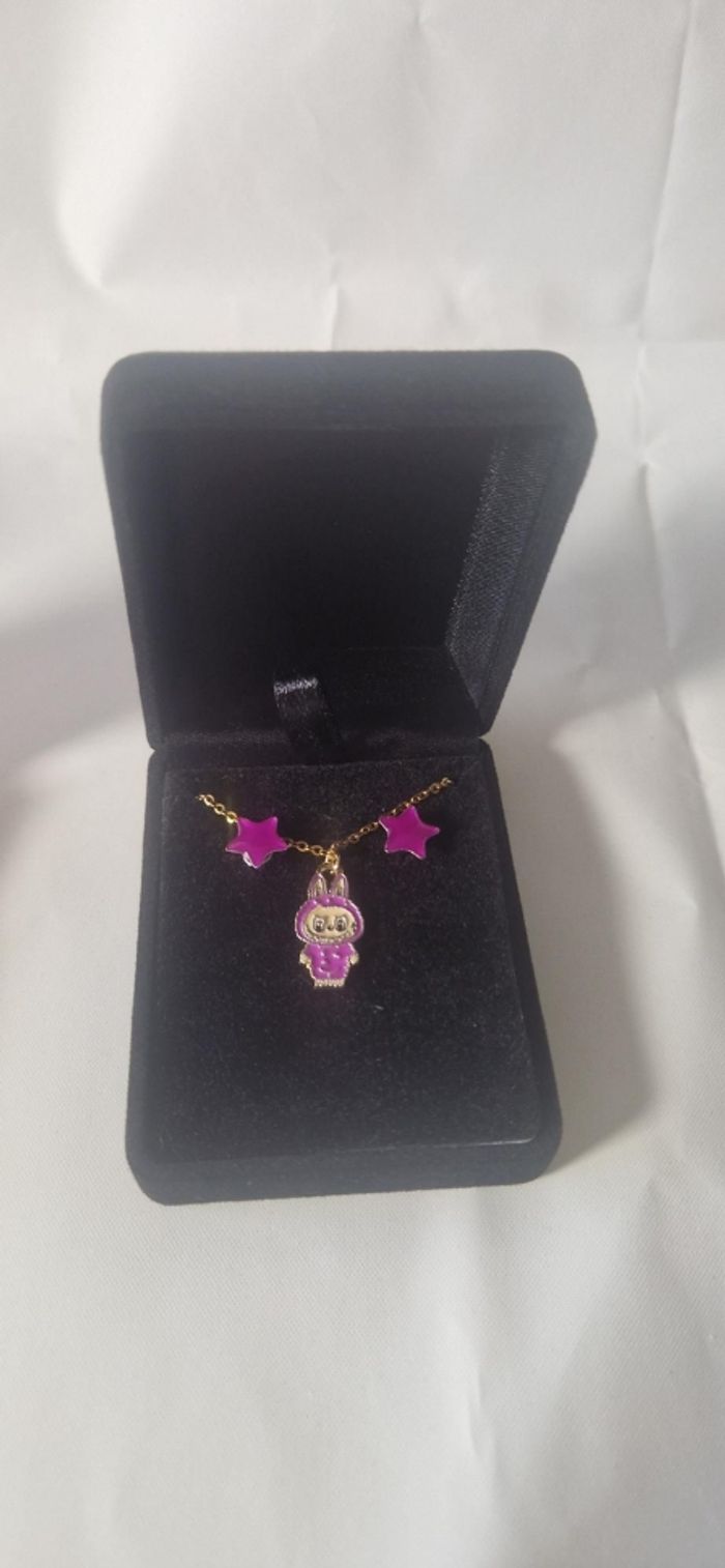 Coffret boucles d'oreilles et collier labubu