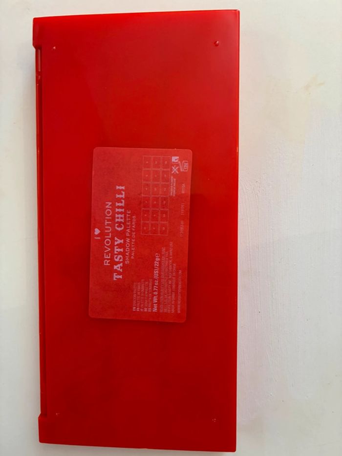 Palette Tasty Chilli, 18 fards, Makeup Revolution. - photo numéro 7