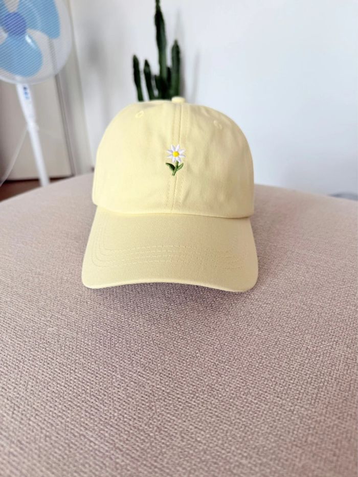 Casquette jaune pâle à broderie florale - photo numéro 4