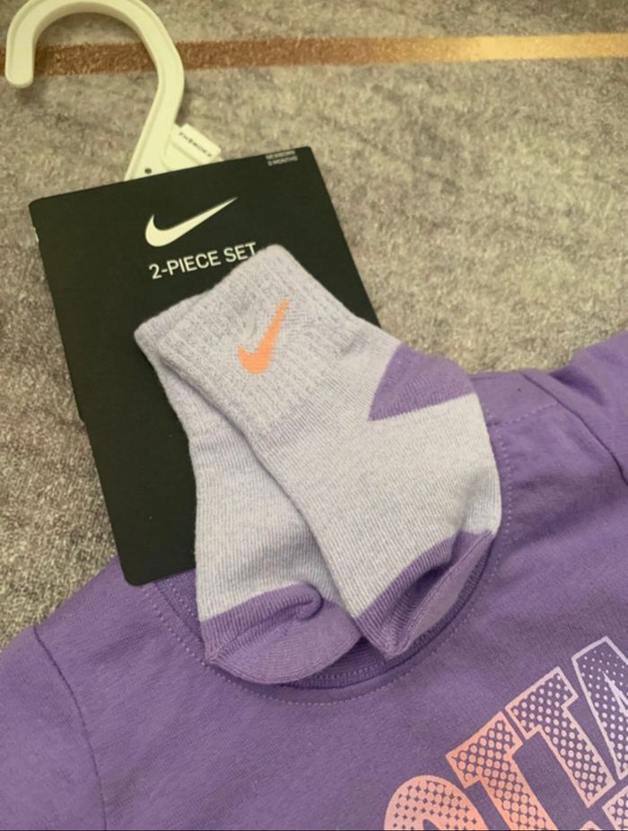 Grenouillère et chaussettes Nike neuf étiqueté - photo numéro 3