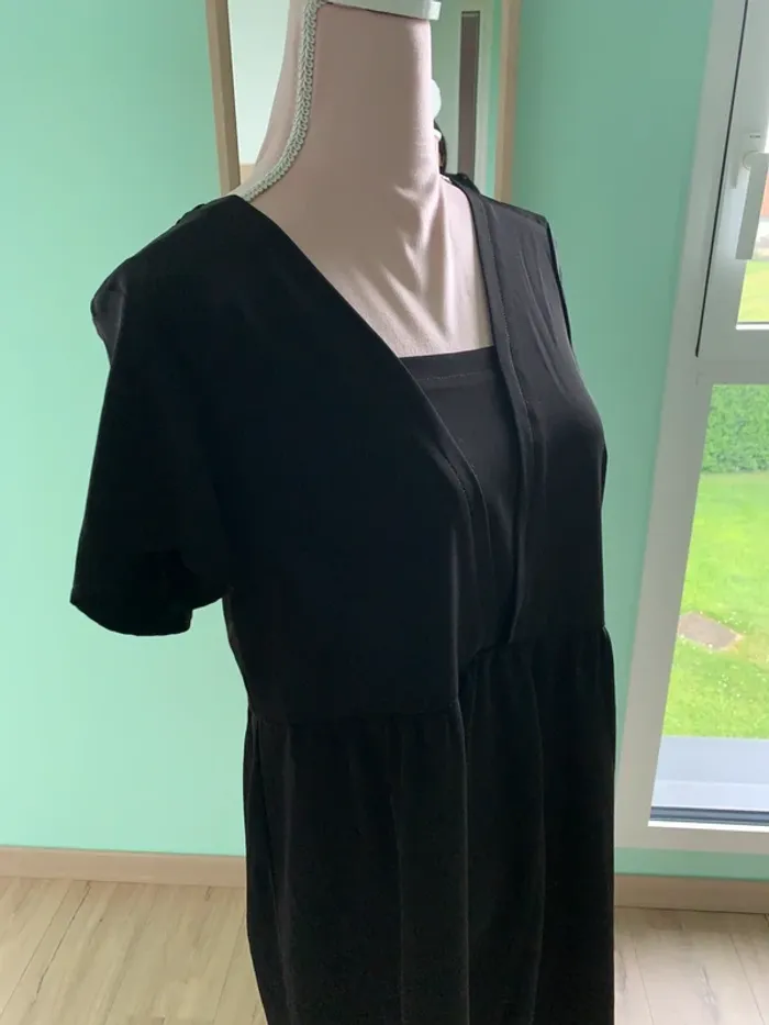 Petit robe noire dos V - photo numéro 3
