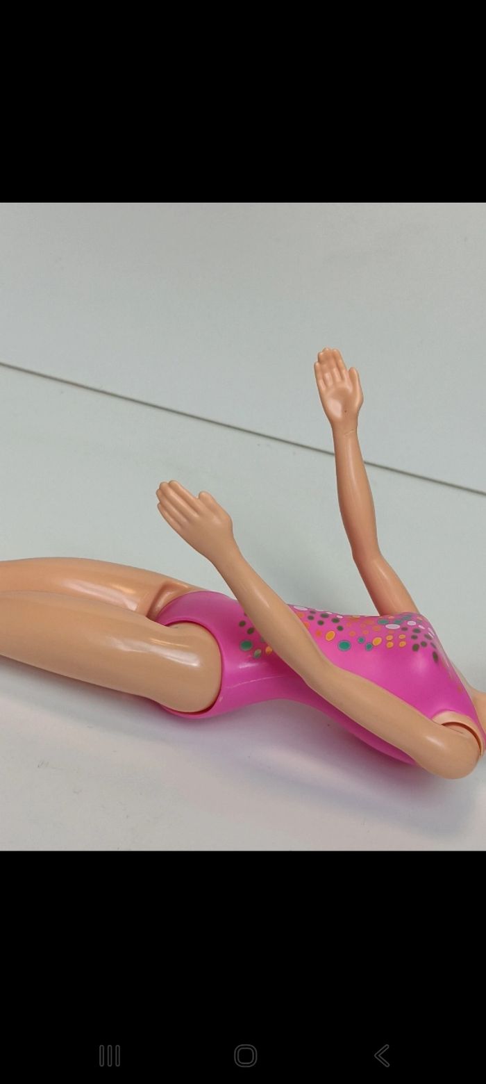 Poupée mattel barbie Color Reveal série été 7 rose gtl79
Poupée et ensemble compris - photo numéro 6