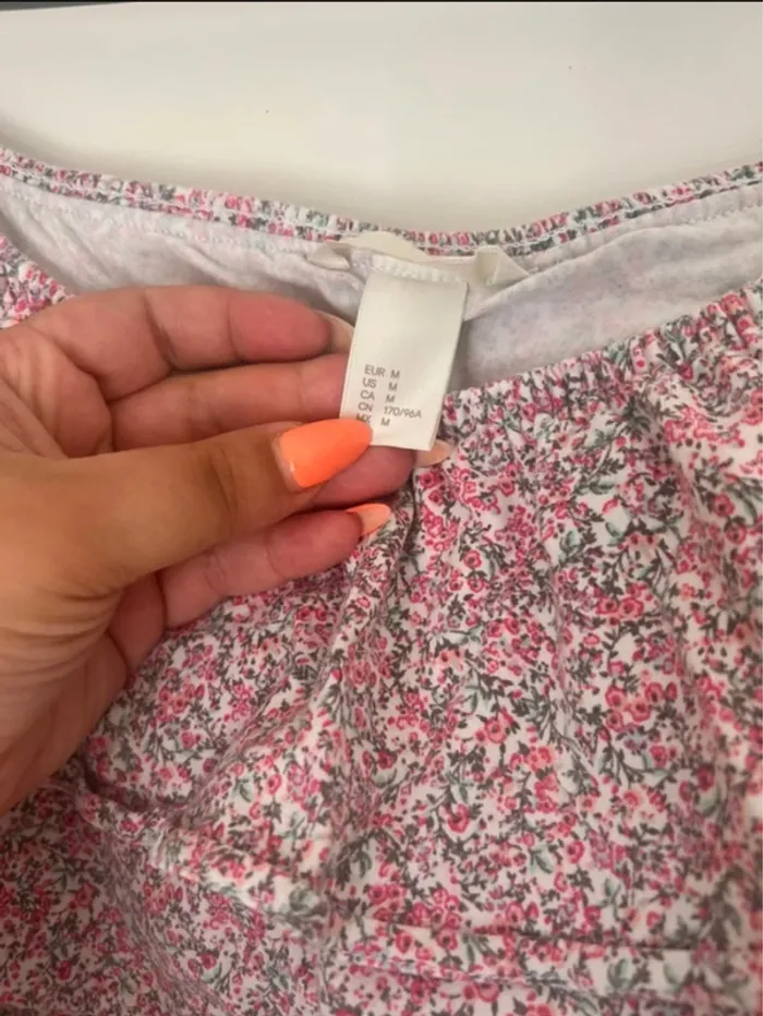 Robe fleurie H&M neuve taille M - photo numéro 2