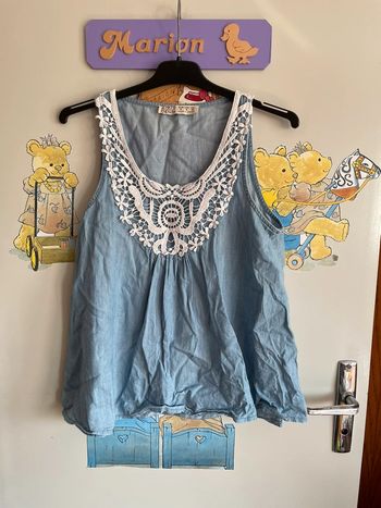 Débardeur bleu et blanc, taille S, marque Zara.