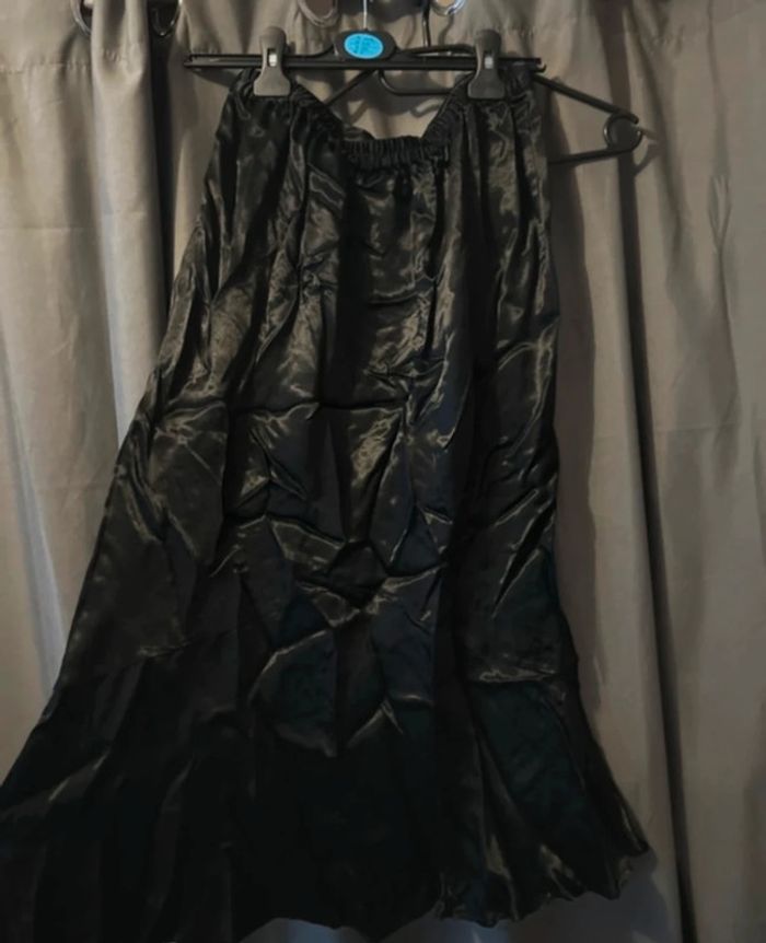 Jupe longue noire satinée Primark taille 38 - photo numéro 3