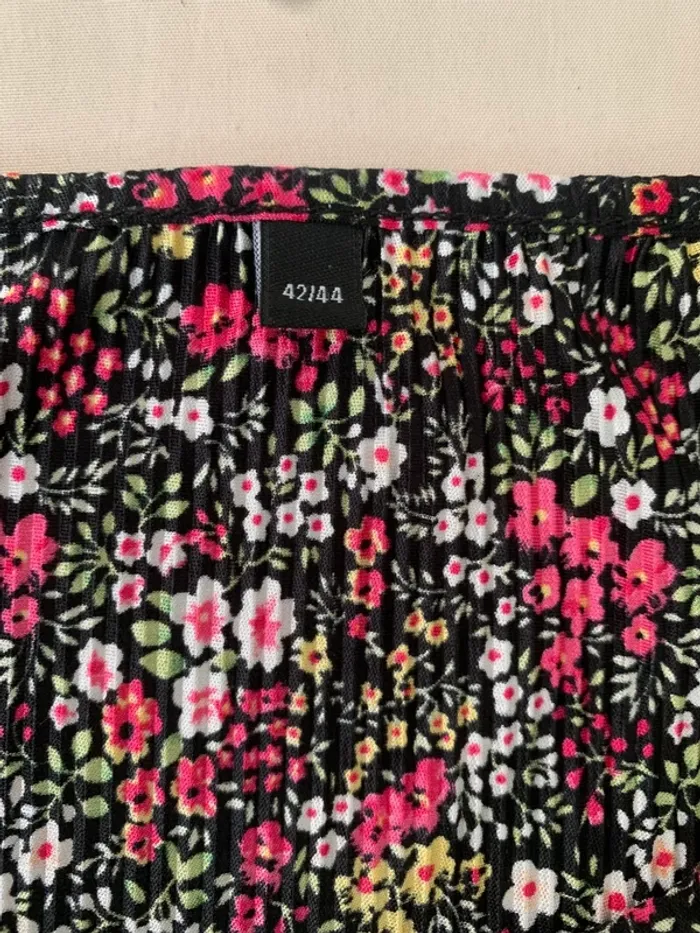 TEE shirt fleurie manches courtes taille 42-44 - photo numéro 5