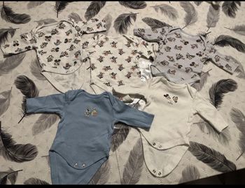 Lot 5 bodies bĂ©bĂ© Disney â Taille 1 mois