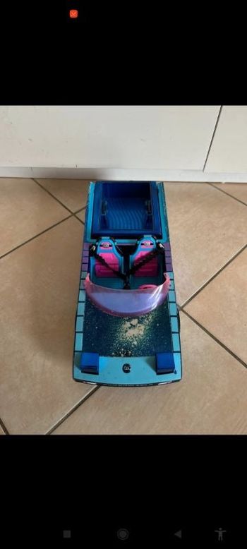 Voiture poupée LOL