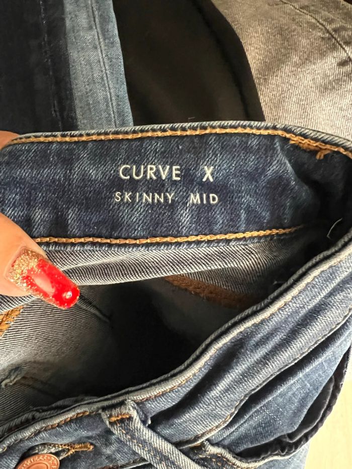 💙 Jean Guess “Curve X skinny mid” SOLDÉ -50% (vidéo portée dispo ) 💙 - photo numéro 4