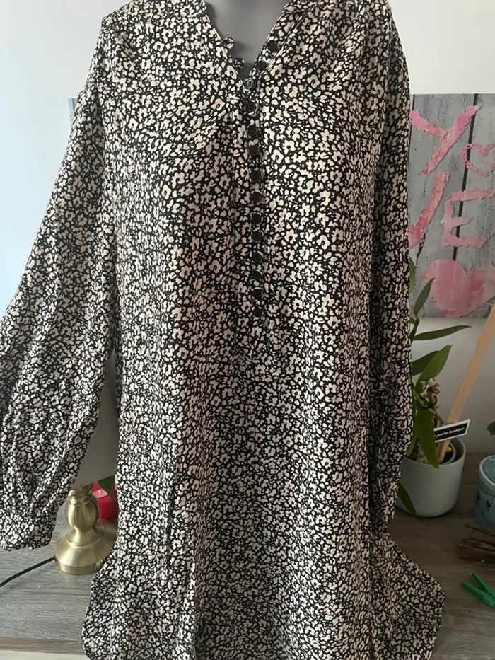 Magnifique robe en 48 de la boutique M&Smode excellent état proche du neuf - photo numéro 2