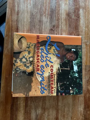 Livre l’île des esprits Madagascar