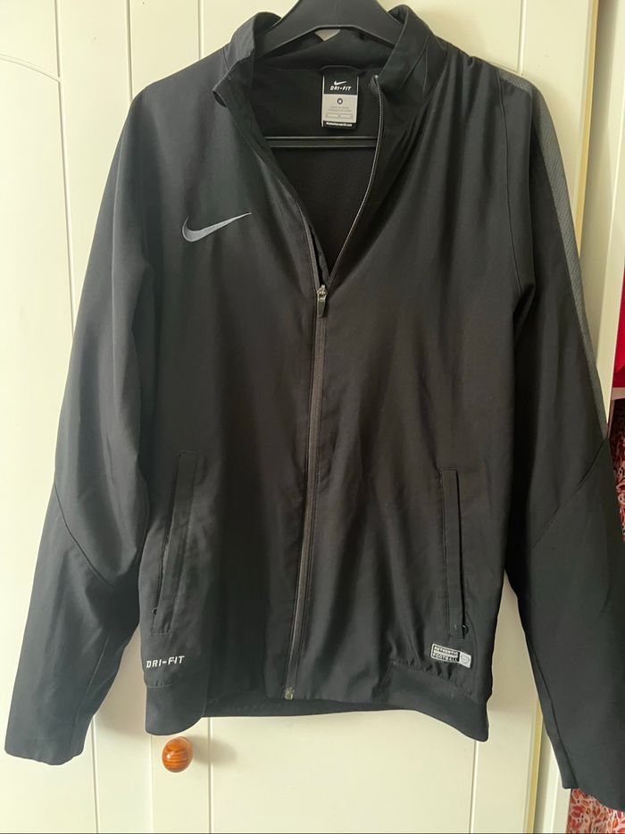Veste noire Nike - photo numéro 2