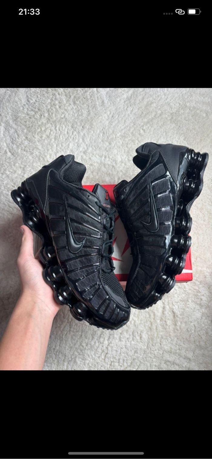 Baskets Nike Shox noir 39