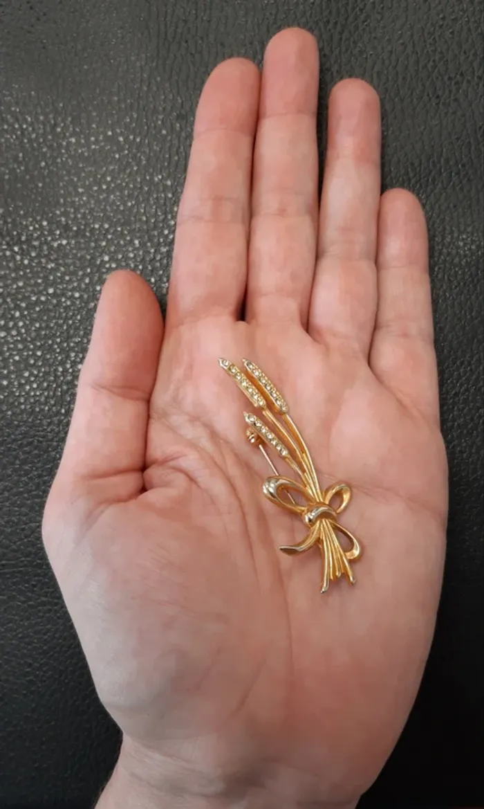 Très jolie broche en métal dorée et strass 3 épis - photo numéro 5