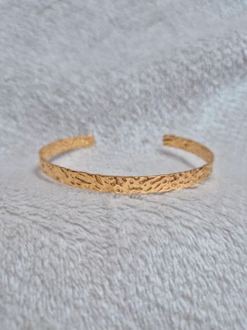 Joli Bracelet doré effet martelé acier inoxydable