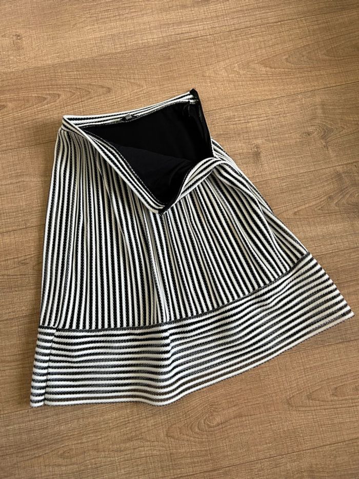 Jupe mi longue patineuse blanche et noire WE taille S TBE - photo numéro 13