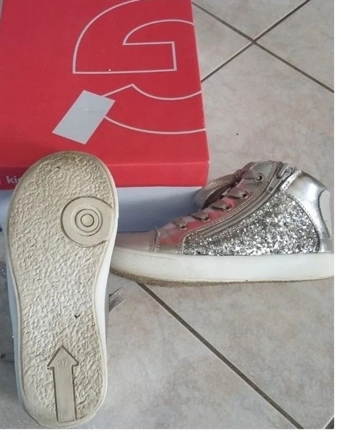 chaussures argentées/strass gémo pointure 27 en très bon état (peu portées) - photo numéro 4