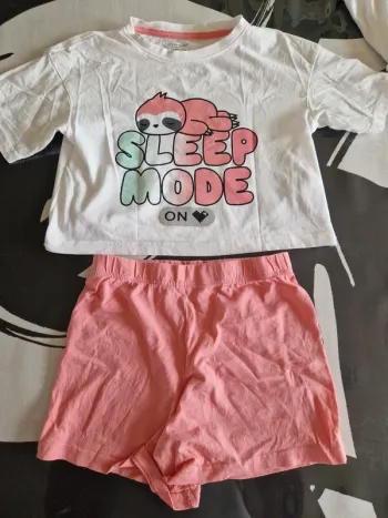 Pyjama primark 8/9 ans paresseux