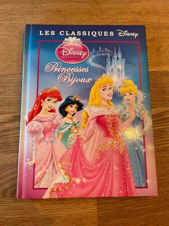 Livre Édition France Loisirs Disney Les classiques Disney Princesses Bijoux