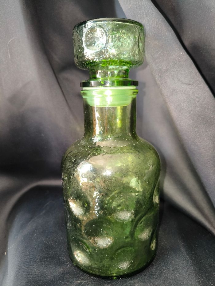 Carafe en verre avec reliefs des années 70 vintage - photo numéro 3