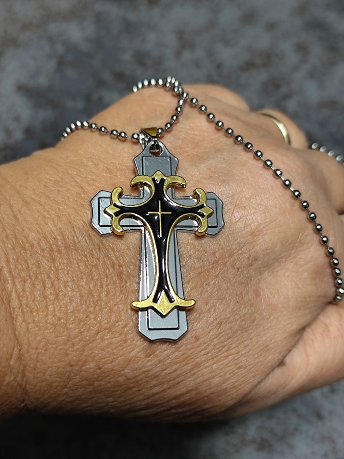 Chaîne et pendentif croix - photo numéro 4