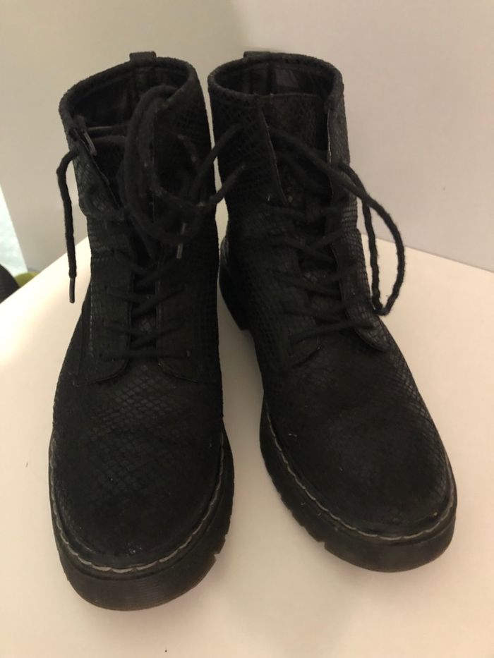 Claudia Ghizzani - Bottines noires effet peau - photo numéro 3