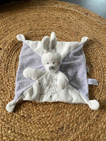 Doudou lapin blanc et gris