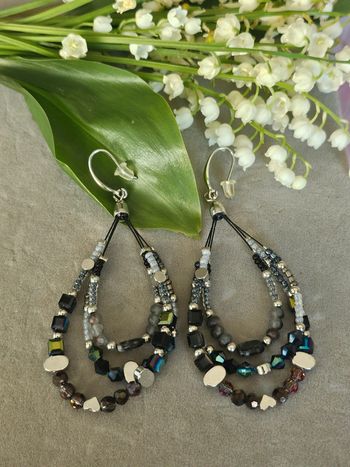 Boucles d oreilles avec perles noires et argentées en acier inoxydable
