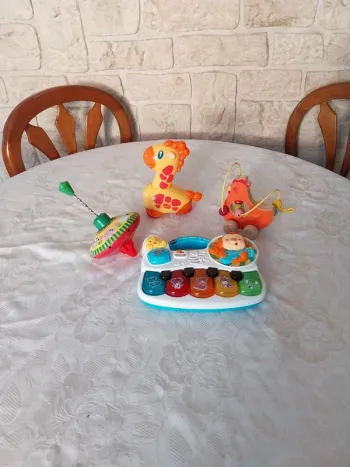 Lots de 4 jeux Jeu musical Girafe qui roule, Poule en bois, toupie