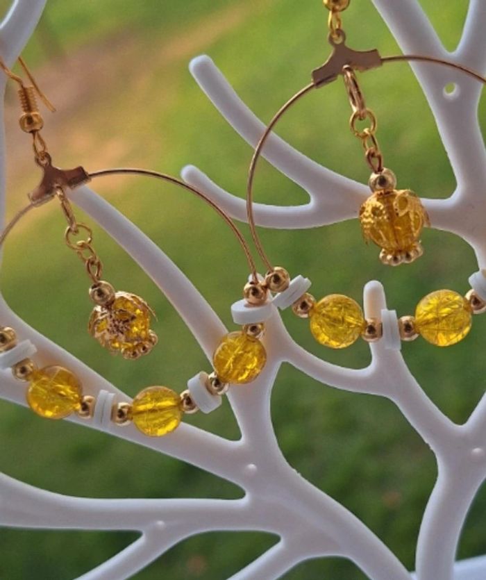 Boucles d'oreilles perle jaune - photo numéro 2