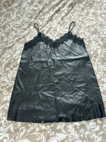 Robe, petite bretelles noire similicuir Zara, taille L