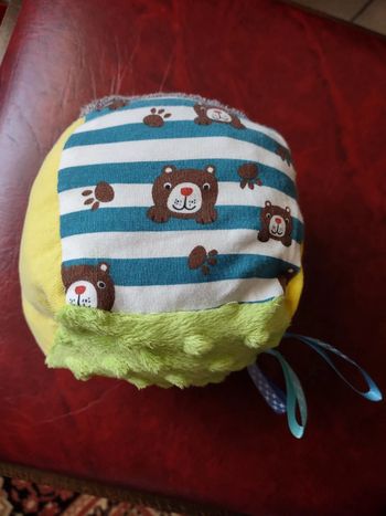 Cube sensoriel pour bébé