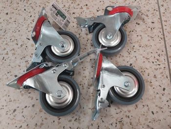 Lot de 4 roulettes pivotantes 75mm avec frein