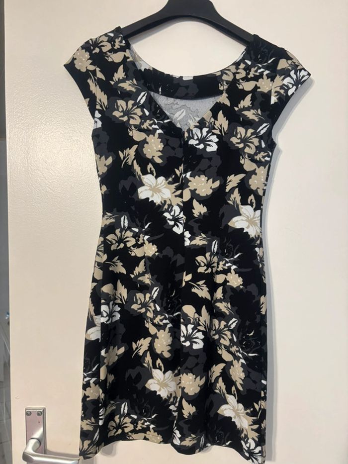 Robe à fleurs - photo numéro 2