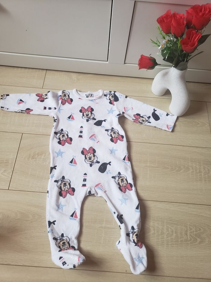 Pyjama 🎀 Disney baby 9 mois 2€ - photo numéro 2